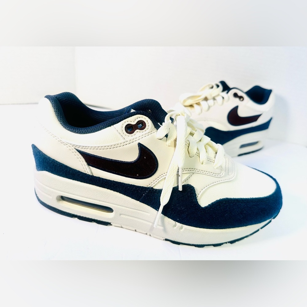 NEW Nike Air Max 1 Coconut Milk and Burgundy Kids Size 6 Sneakers
